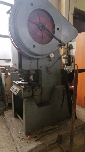 Предлагаю пресс однокривошипный КД2326 наклоняемый